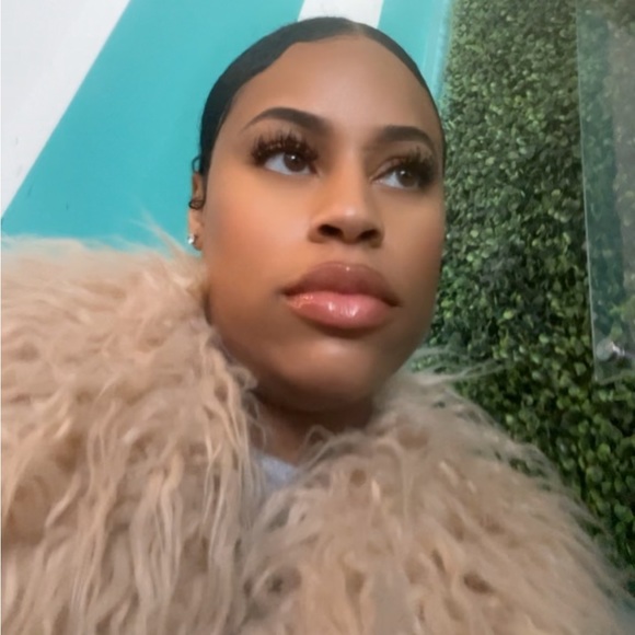 Meet your Posher, Asiyah - Picture 1 of 1